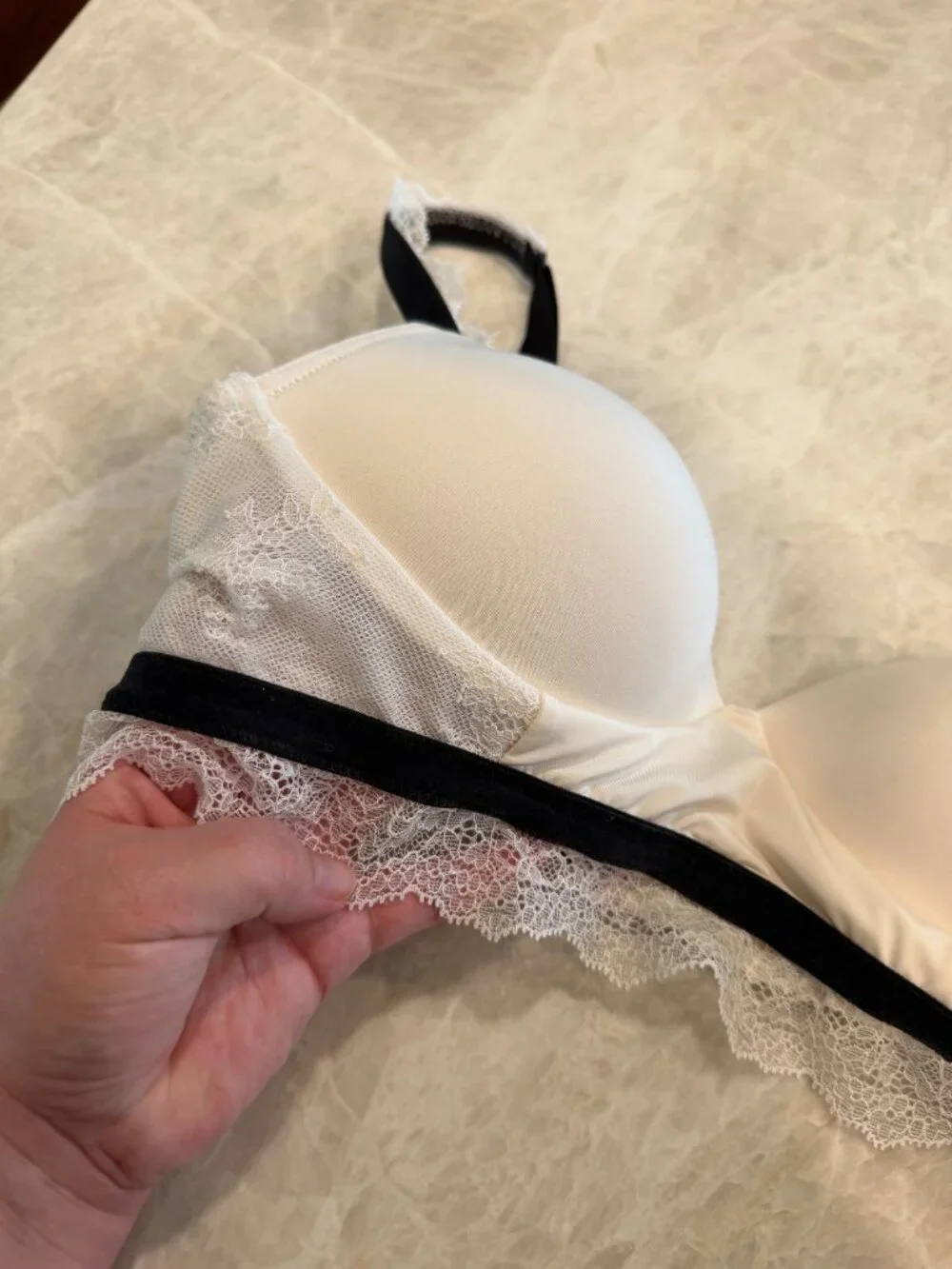 Victoria's Secret Padded Demi Bra/Bralette No‎ Wire Lace Trim Large